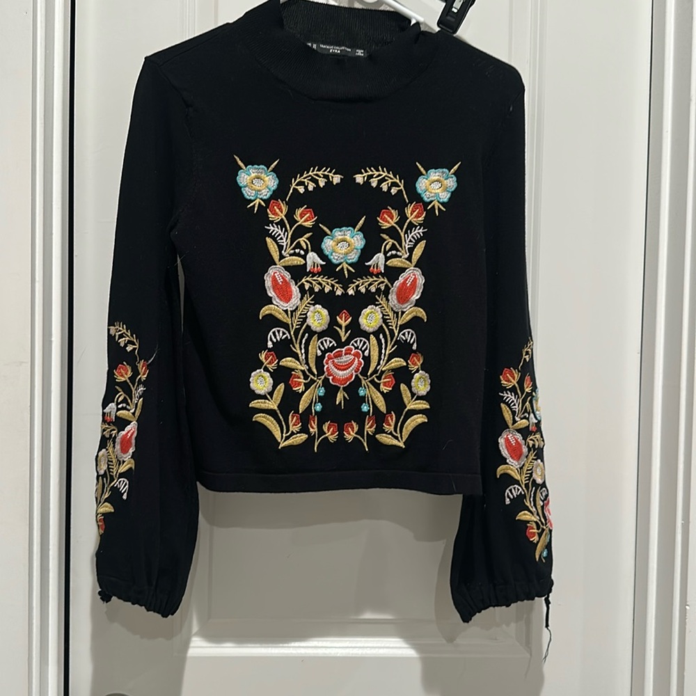 Knit embroidered Black mock neck long balloon sleeve NWT Bloggers Favorite!